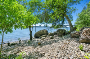 The Riverfront Retreat-woods Landing